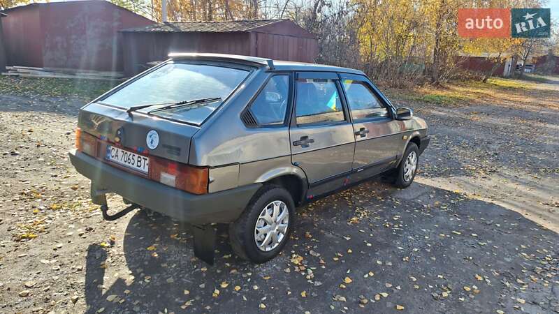 Хэтчбек ВАЗ / Lada 2109 1991 в Смеле фото 7 Хэтчбек ВАЗ / Lada 2109 1991 в Смеле