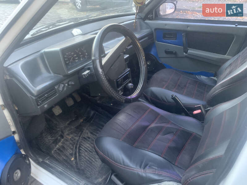 Хэтчбек ВАЗ / Lada 2109 1991 в Черновцах фото 6 Хэтчбек ВАЗ / Lada 2109 1991 в Черновцах