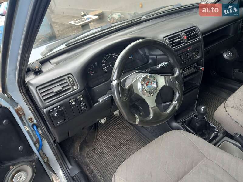 Хэтчбек ВАЗ / Lada 2109 2004 в Синельниково