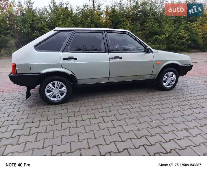 Хэтчбек ВАЗ / Lada 2109 2001 в Шепетовке