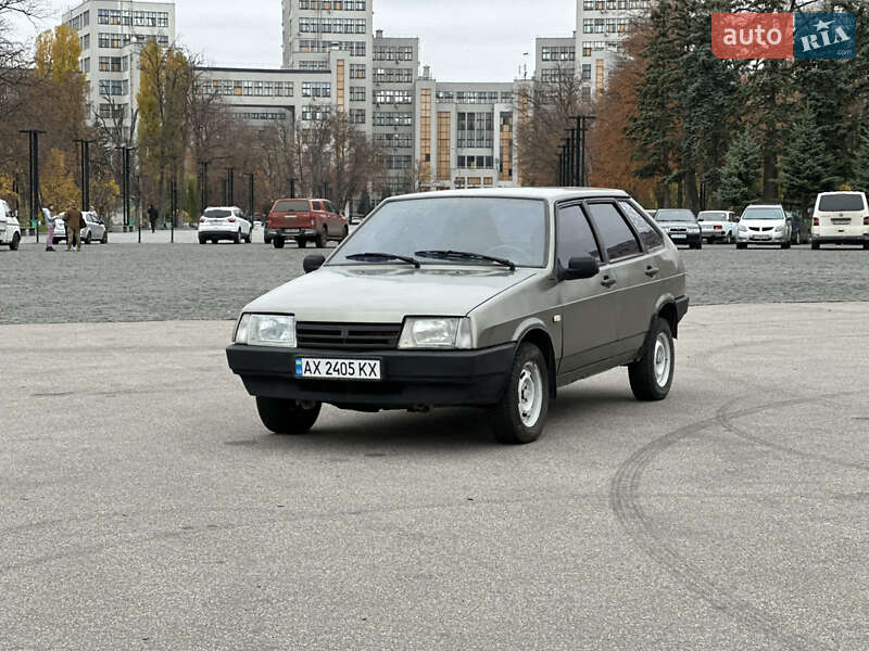 Хэтчбек ВАЗ / Lada 2109 2002 в Харькове