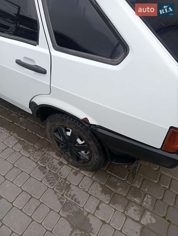 Хетчбек ВАЗ / Lada 2109 1992 в Чемерівцях фото 4 Хетчбек ВАЗ / Lada 2109 1992 в Чемерівцях