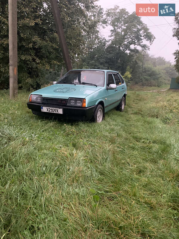 Хэтчбек ВАЗ / Lada 2109 1997 в Каменец-Подольском