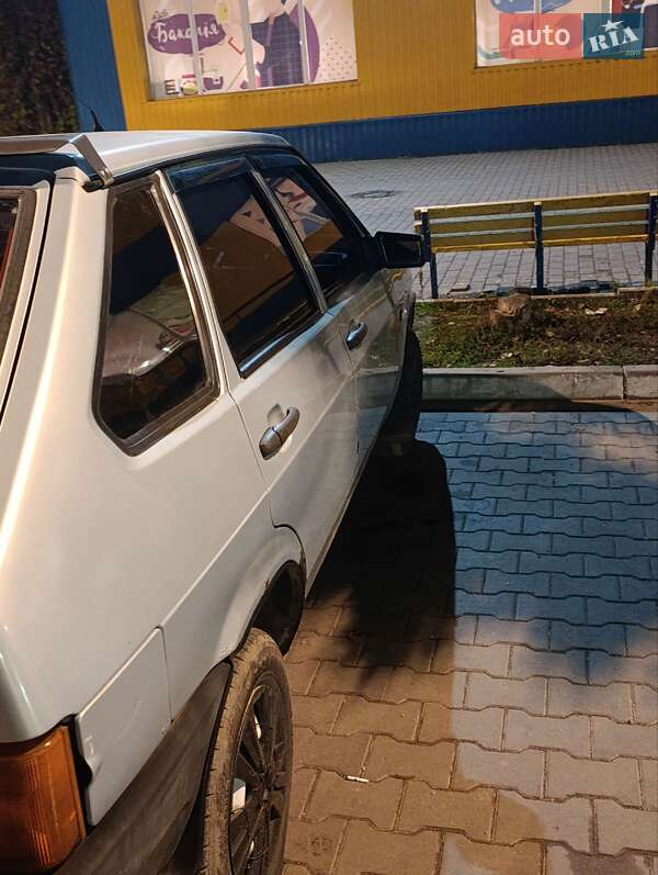 Хэтчбек ВАЗ / Lada 2109 2005 в Хмельнике фото 3 Хэтчбек ВАЗ / Lada 2109 2005 в Хмельнике