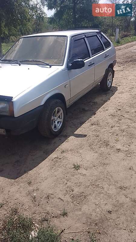 Хэтчбек ВАЗ / Lada 2109 2001 в Белгороде-Днестровском фото 9 Хэтчбек ВАЗ / Lada 2109 2001 в Белгороде-Днестровском