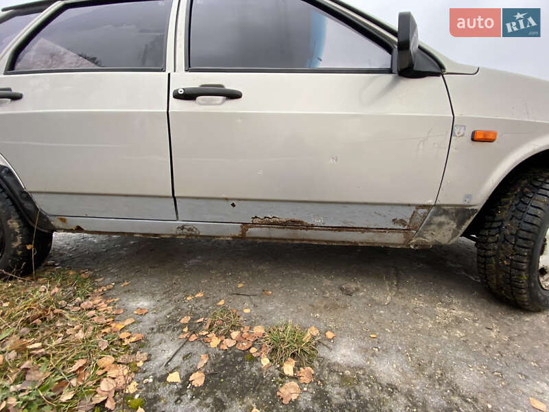 Хэтчбек ВАЗ / Lada 2109 2006 в Почаеве фото 3 Хэтчбек ВАЗ / Lada 2109 2006 в Почаеве