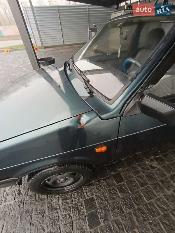 Хетчбек ВАЗ / Lada 2109 2004 в Кам'янському