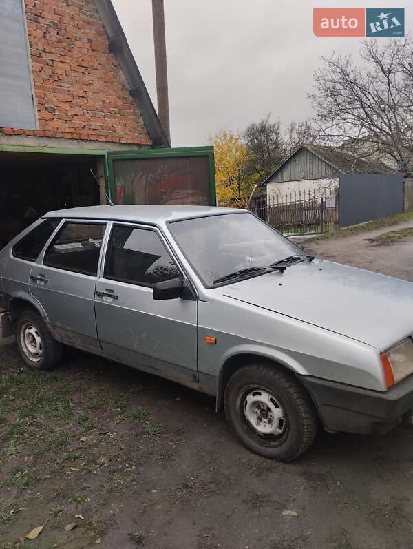 Хетчбек ВАЗ / Lada 2109 2002 в Звенигородці