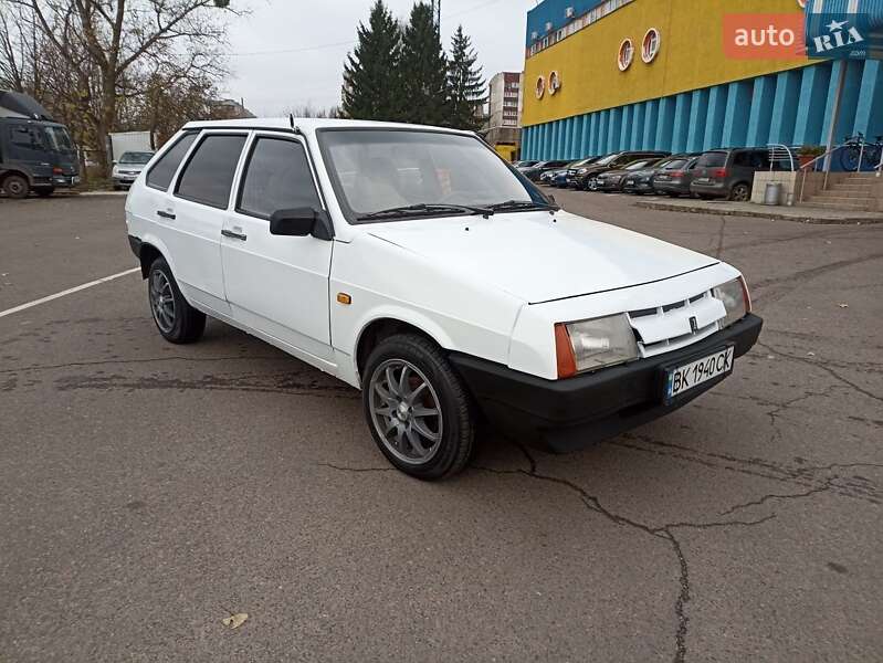 Хэтчбек ВАЗ / Lada 2109 1994 в Ровно фото 4 Хэтчбек ВАЗ / Lada 2109 1994 в Ровно