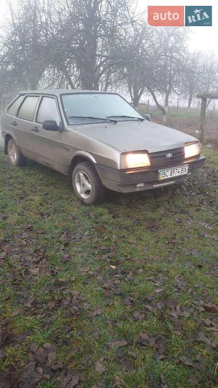 Хетчбек ВАЗ / Lada 2109 2002 в Сарнах