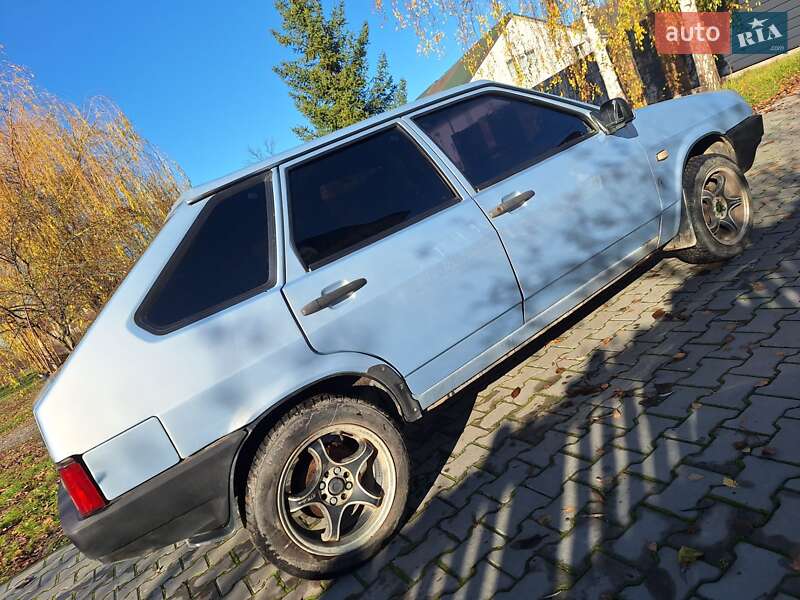 Хетчбек ВАЗ / Lada 2109 2004 в Чернівцях