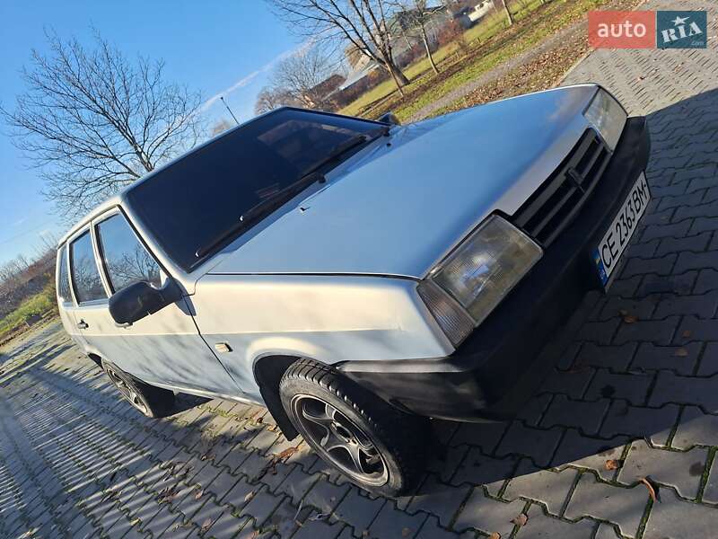 Хетчбек ВАЗ / Lada 2109 2004 в Чернівцях