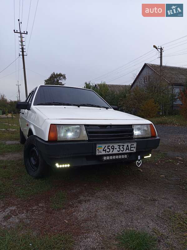 Хетчбек ВАЗ / Lada 2109 1990 в Полтаві фото 3 Хетчбек ВАЗ / Lada 2109 1990 в Полтаві