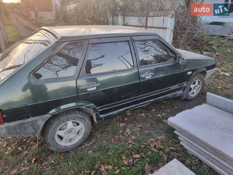 Хэтчбек ВАЗ / Lada 2109 2003 в Черновцах фото 3 Хэтчбек ВАЗ / Lada 2109 2003 в Черновцах