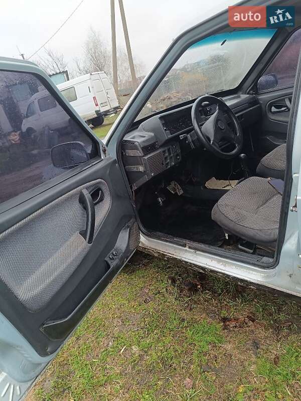 Хэтчбек ВАЗ / Lada 2109 2004 в Днепре фото 6 Хэтчбек ВАЗ / Lada 2109 2004 в Днепре
