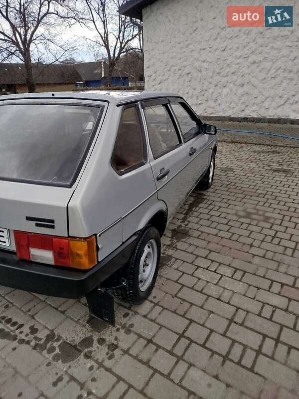Хэтчбек ВАЗ / Lada 2109 2004 в Косове