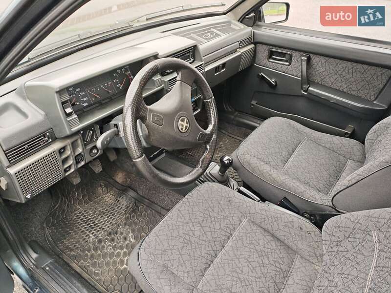 Хэтчбек ВАЗ / Lada 2109 2004 в Броварах