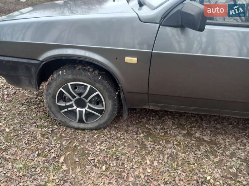 Хэтчбек ВАЗ / Lada 2109 2002 в Маньковке фото 5 Хэтчбек ВАЗ / Lada 2109 2002 в Маньковке