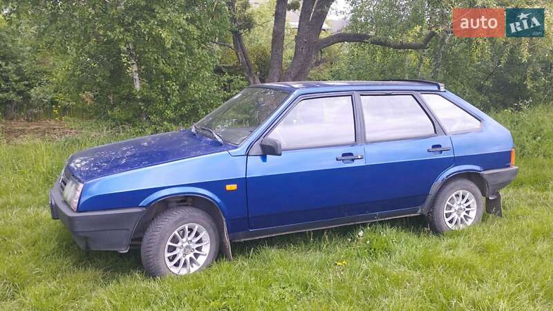 Хэтчбек ВАЗ / Lada 2109 2002 в Переяславе