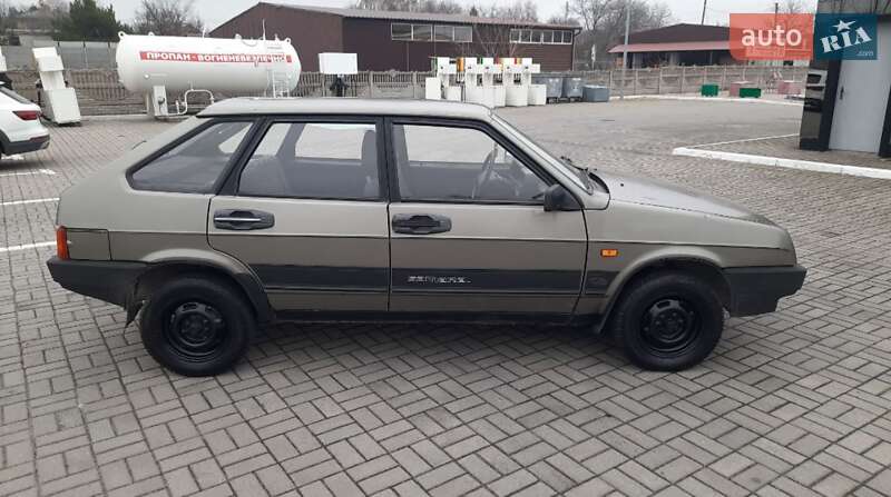 Хэтчбек ВАЗ / Lada 2109 2000 в Запорожье