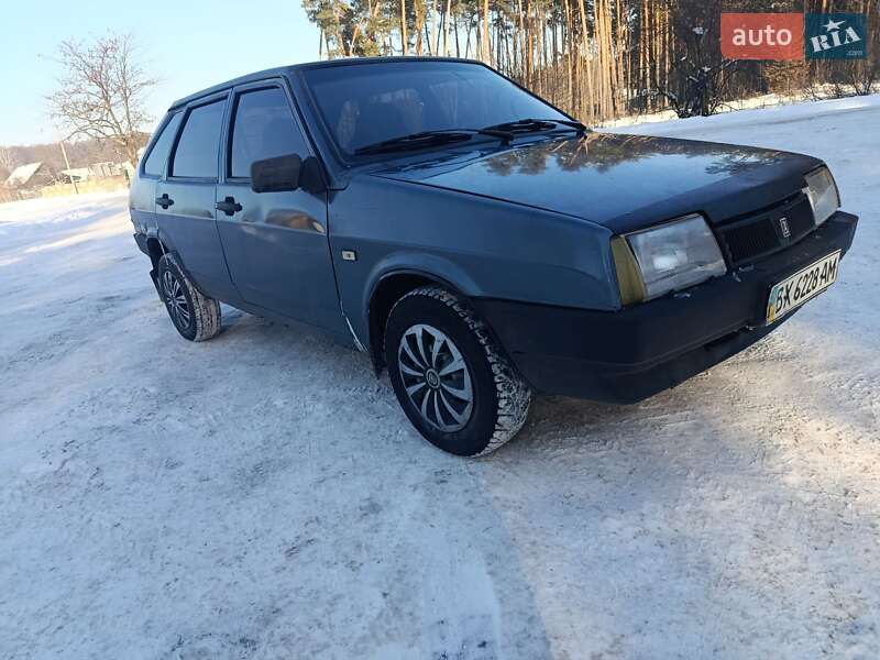 Хэтчбек ВАЗ / Lada 2109 2001 в Остроге