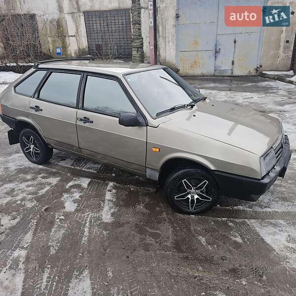 Хэтчбек ВАЗ / Lada 2109 2002 в Слобожанском фото 3 Хэтчбек ВАЗ / Lada 2109 2002 в Слобожанском
