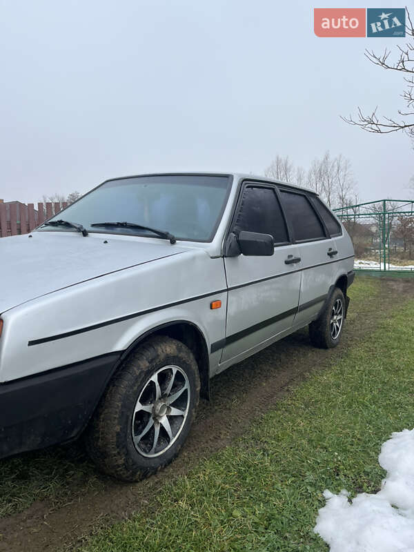Хэтчбек ВАЗ / Lada 2109 2002 в Дрогобыче