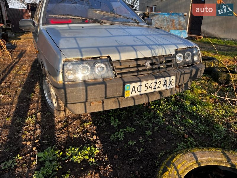Хэтчбек ВАЗ / Lada 2109 2002 в Луцке