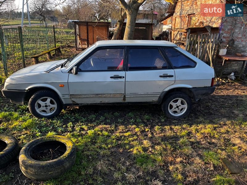 Хэтчбек ВАЗ / Lada 2109 2002 в Луцке
