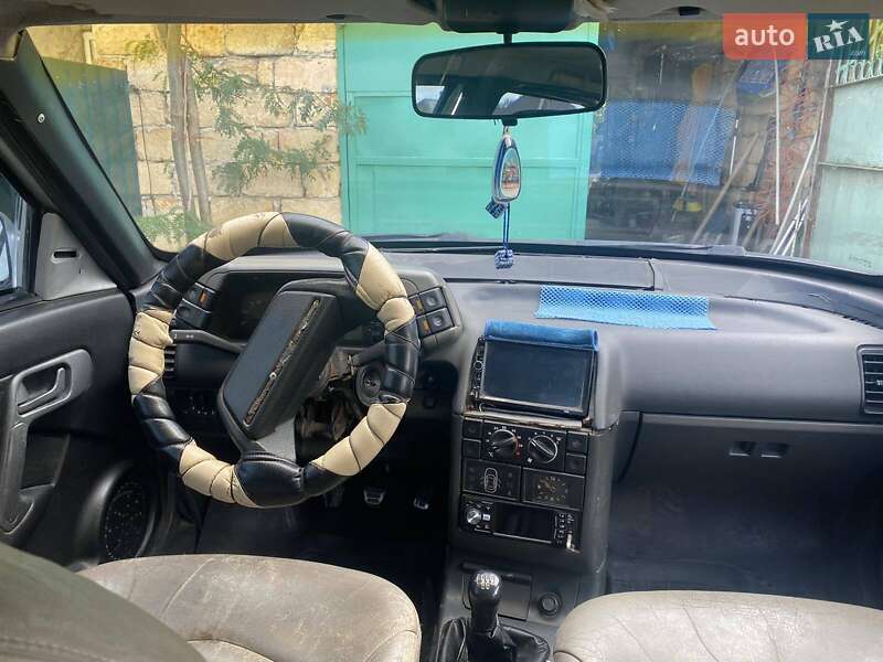 Седан ВАЗ / Lada 2110 2001 в Килии