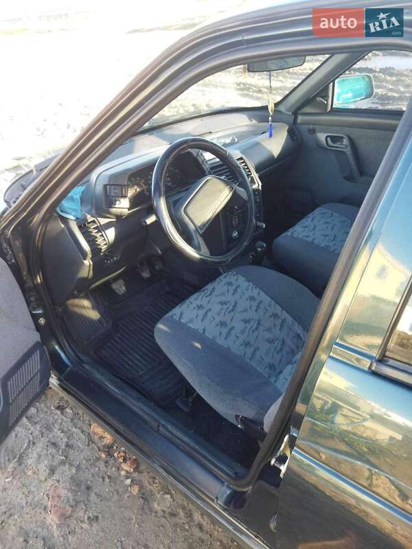 Седан ВАЗ / Lada 2110 2005 в Каневе фото 3 Седан ВАЗ / Lada 2110 2005 в Каневе