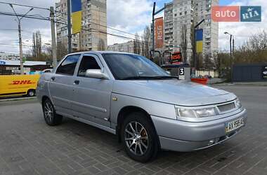 Седан ВАЗ 2110 2004 в 