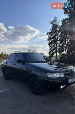 Седан ВАЗ / Lada 2110 2004 в Змиеве