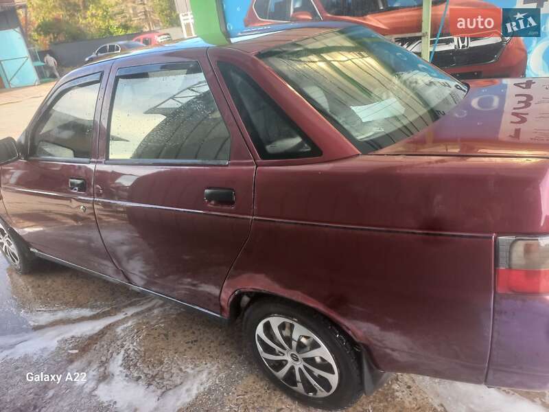 Седан ВАЗ / Lada 2110 2004 в Ивано-Франковске