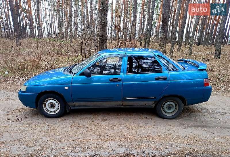 Седан ВАЗ / Lada 2110 2000 в Змиеве