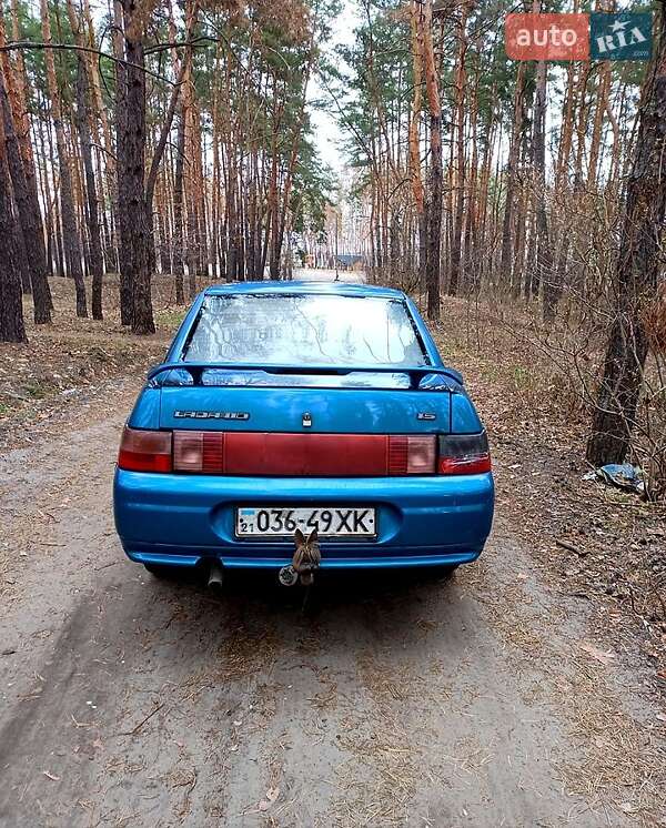 Седан ВАЗ / Lada 2110 2000 в Змиеве