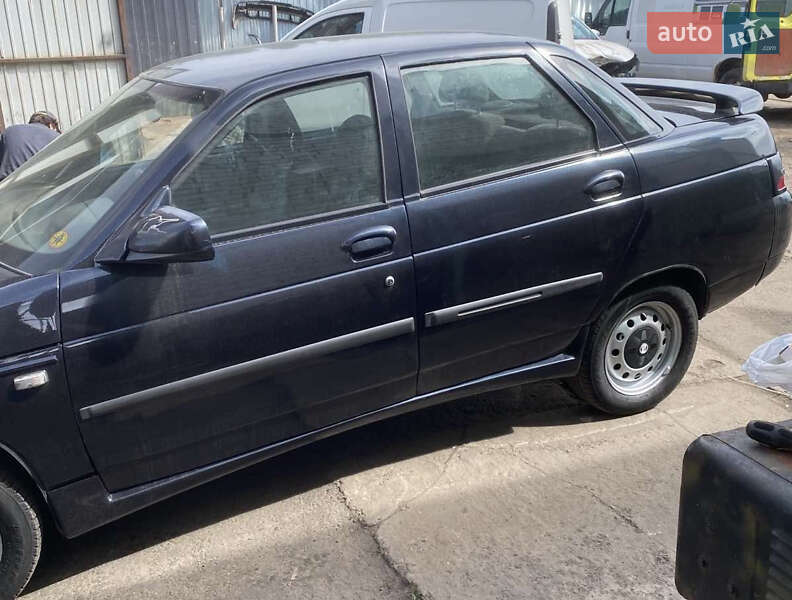 Седан ВАЗ / Lada 2110 2004 в Києві