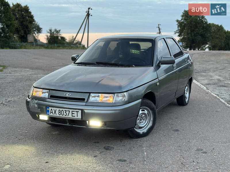 Седан ВАЗ 2110 2001 в 