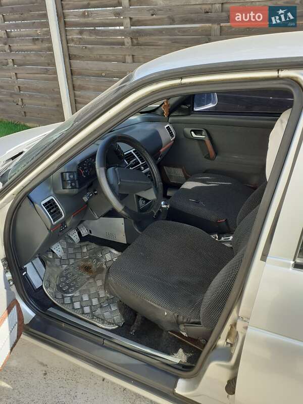 Седан ВАЗ / Lada 2110 2004 в Белогородке фото 8 Седан ВАЗ / Lada 2110 2004 в Белогородке