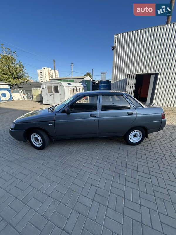 Седан ВАЗ / Lada 2110 1999 в Черкасах