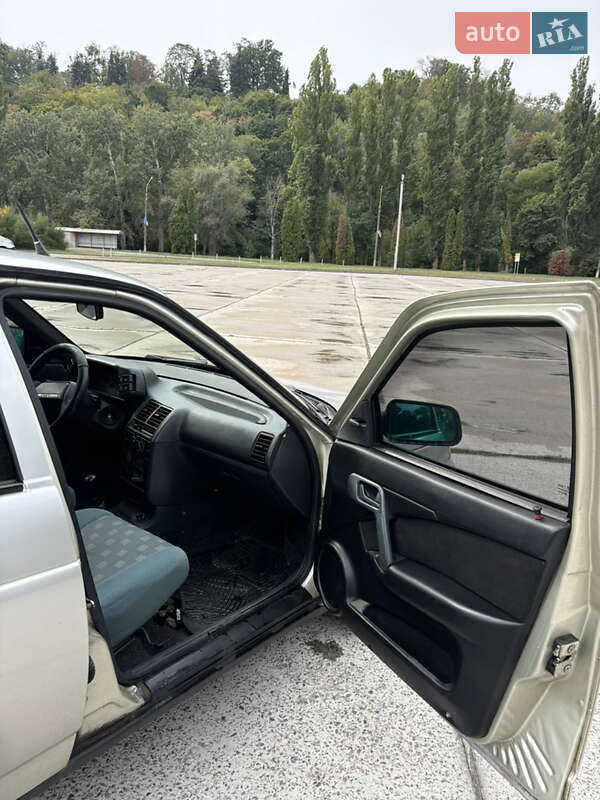 Седан ВАЗ / Lada 2110 2005 в Каневе