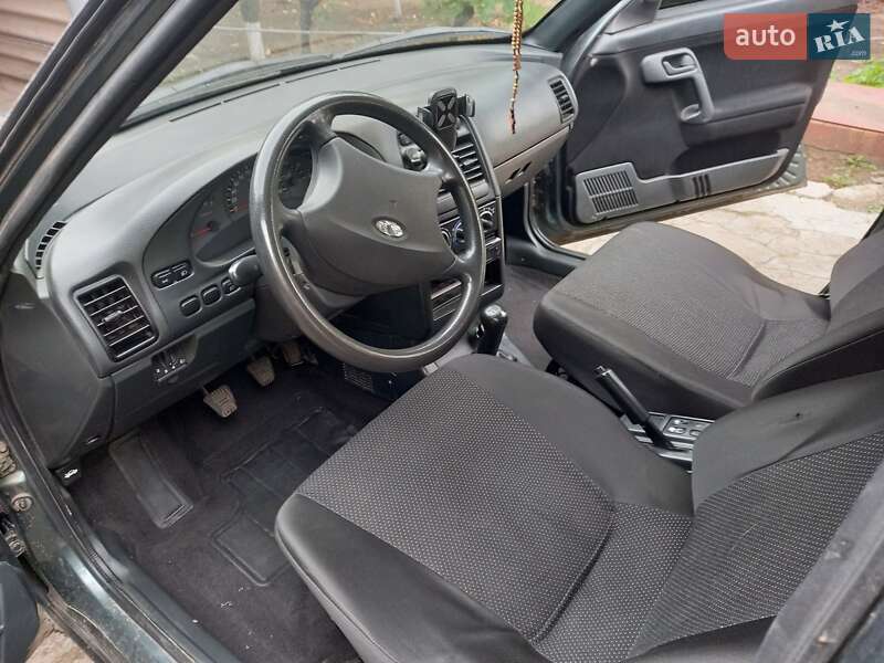 Седан ВАЗ / Lada 2110 2013 в Новой Одессе фото 5 Седан ВАЗ / Lada 2110 2013 в Новой Одессе