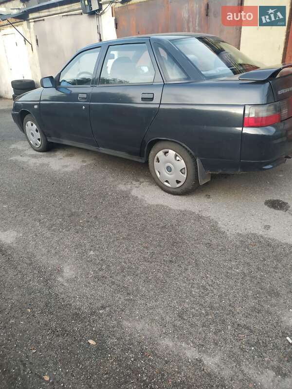 Седан ВАЗ / Lada 2110 2004 в Киеве