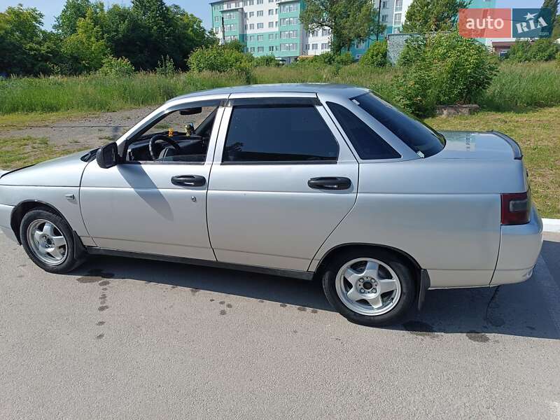 Седан ВАЗ 2110 2005 в 