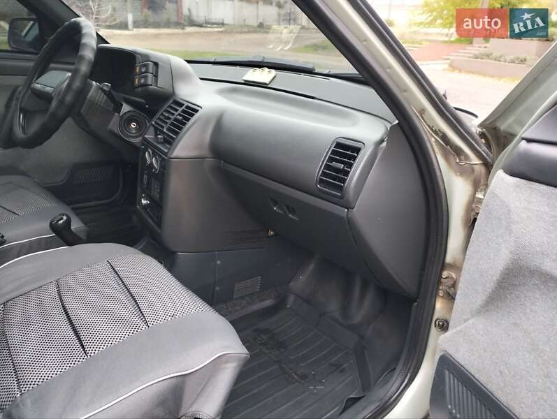 Седан ВАЗ / Lada 2110 2006 в Николаеве