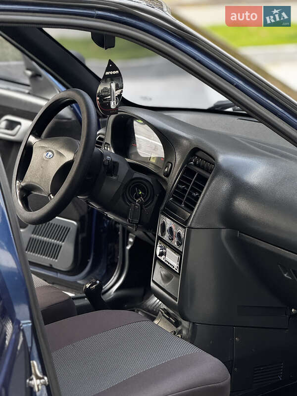 Седан ВАЗ / Lada 2110 2011 в Ровно