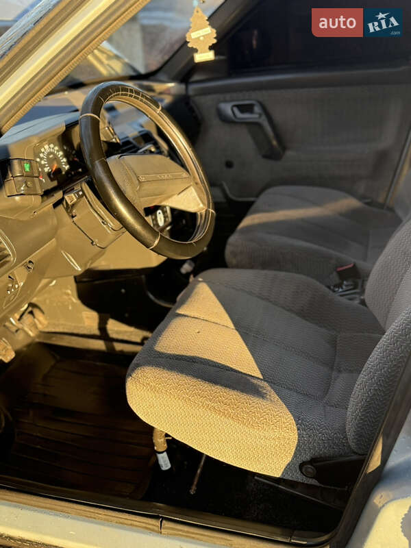 Седан ВАЗ / Lada 2110 2001 в Казатине фото 8 Седан ВАЗ / Lada 2110 2001 в Казатине