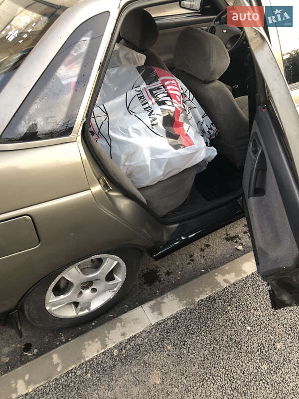 Седан ВАЗ / Lada 2110 2001 в Умани