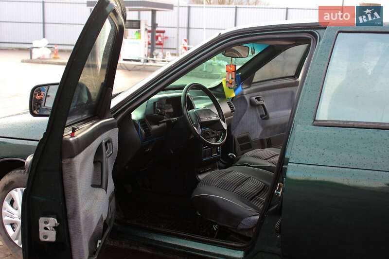 Седан ВАЗ / Lada 2110 2003 в Кременце фото 18 Седан ВАЗ / Lada 2110 2003 в Кременце