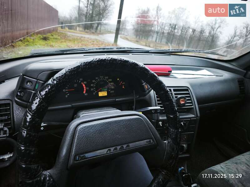 Универсал ВАЗ / Lada 2111 2004 в Свессе